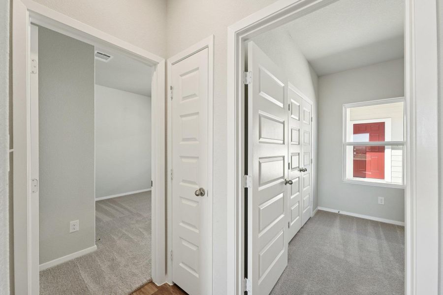 Spacious, unfurnished interior of a new home in Harvest Ridge, Elgin (Image 24).