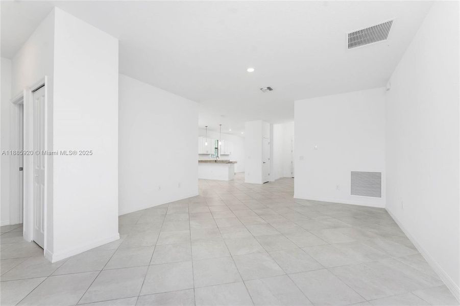 Spacious, unfurnished interior of a new home in , Port Charlotte (Image 25).