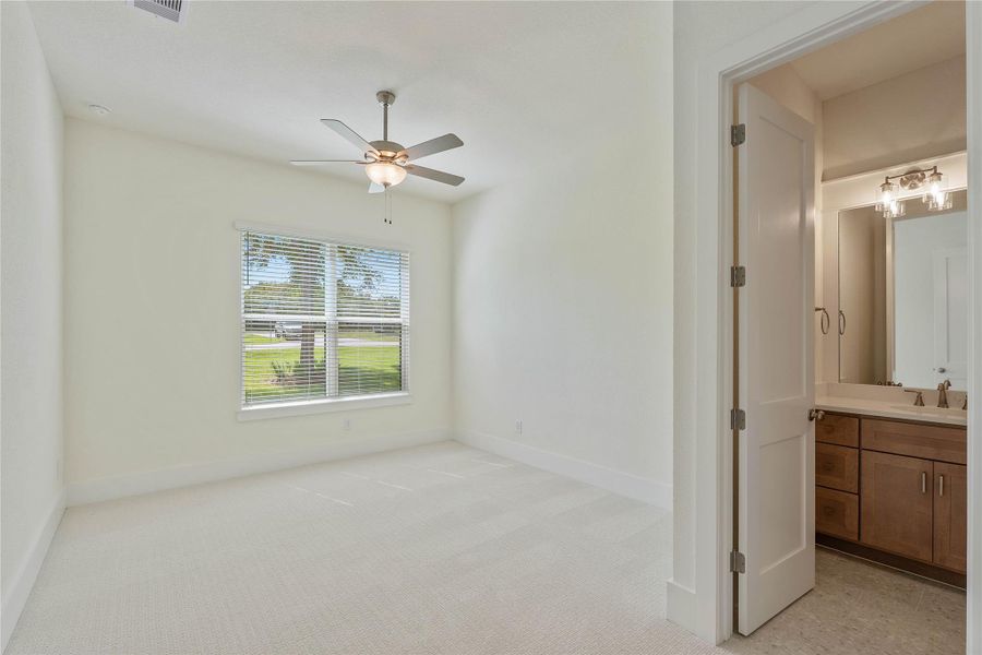 Spacious, unfurnished interior of a new home in Chapel Bend, Montgomery (Image 40).