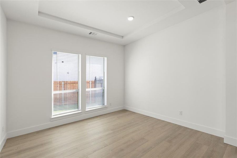 05. 15202 Reunion - Dining