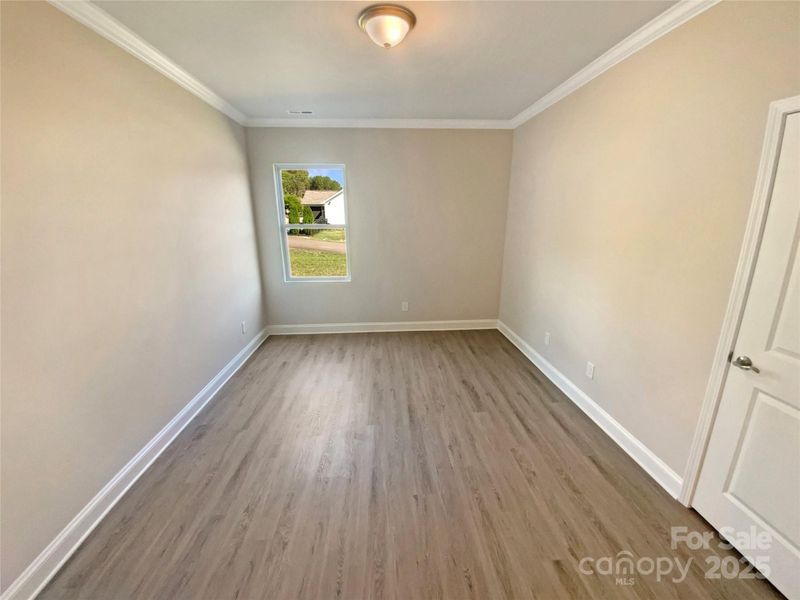 Spacious, unfurnished interior of a new home in Edgewater, Lancaster (Image 17).