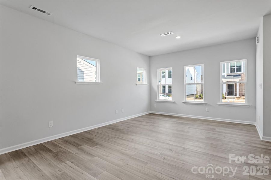 Spacious, unfurnished interior of a new home in Sloan Station, Charlotte (Image 22).