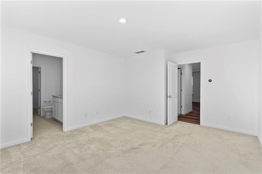 Spacious, unfurnished interior of a new home in Avery Ridge, Gainesville (Image 15).