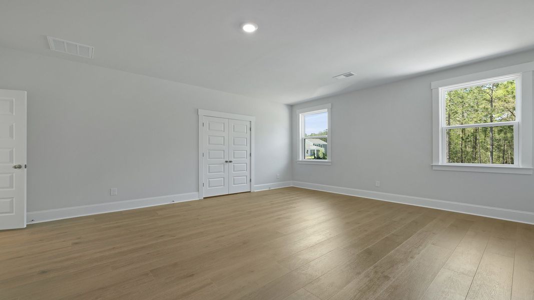 Spacious, unfurnished interior of a new home in Livingston Woods, Irmo (Image 21).