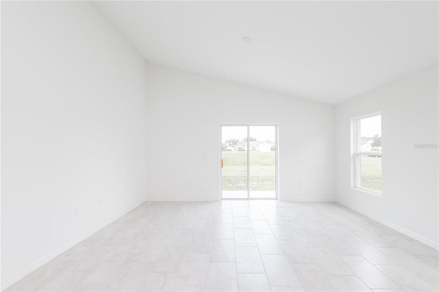 Spacious, unfurnished interior of a new home in , Winter Haven (Image 25).