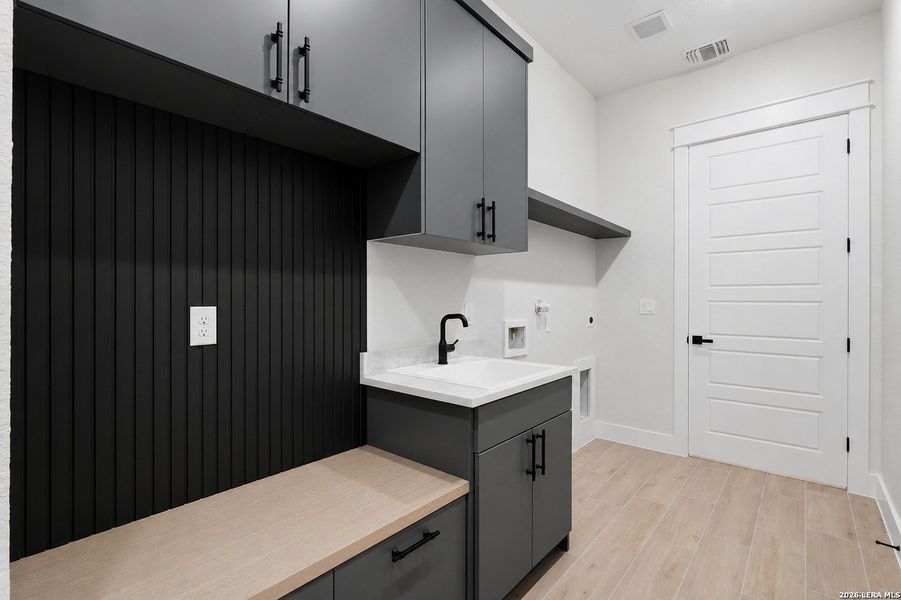 Furnished interior view inside a new home in , La Vernia (Image 23).