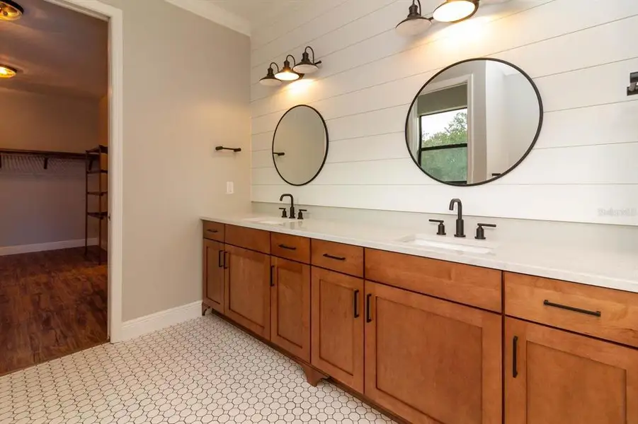 Furnished interior view inside a new home in , Umatilla (Image 8).