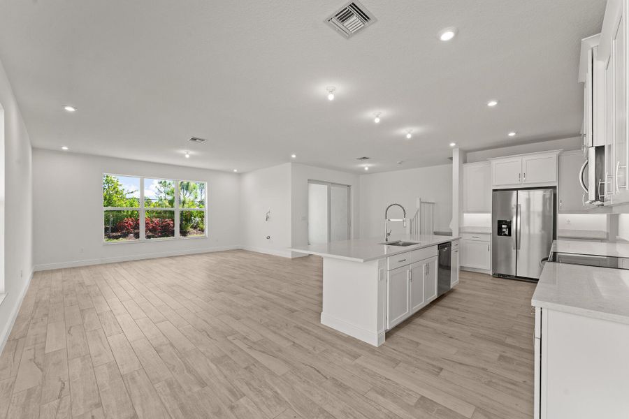 Spacious, unfurnished interior of a new home in Avila, Jensen Beach (Image 14).