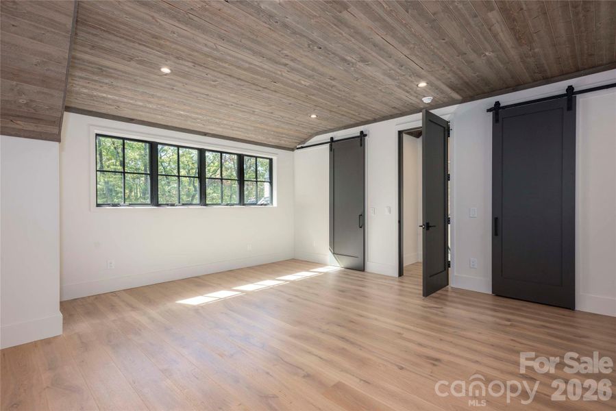 Spacious, unfurnished interior of a new home in , Sapphire (Image 16).