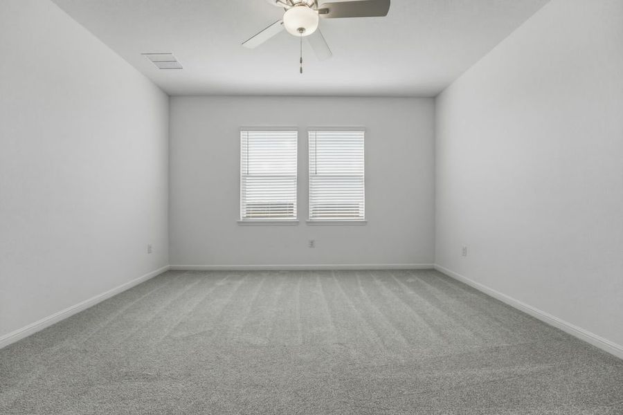 Spacious, unfurnished interior of a new home in Longview, Del Valle (Image 12).