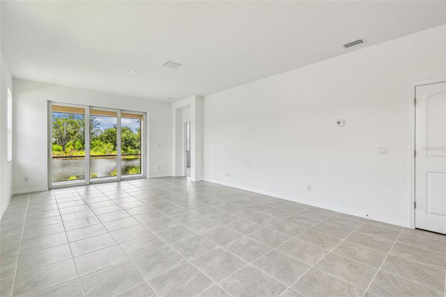 Spacious, unfurnished interior of a new home in Sweetwater at Lakewood Ranch, Lakewood Ranch (Image 7).