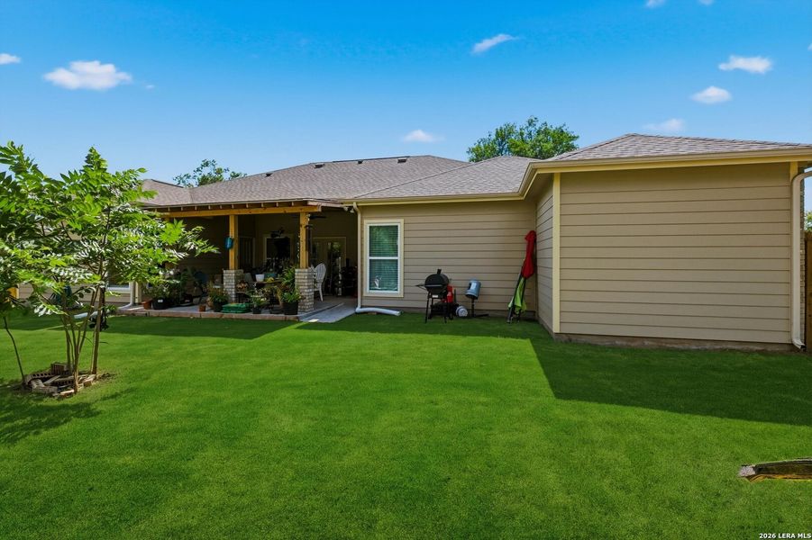 Exterior details and patio area of a home in , San Antonio (Image 22).