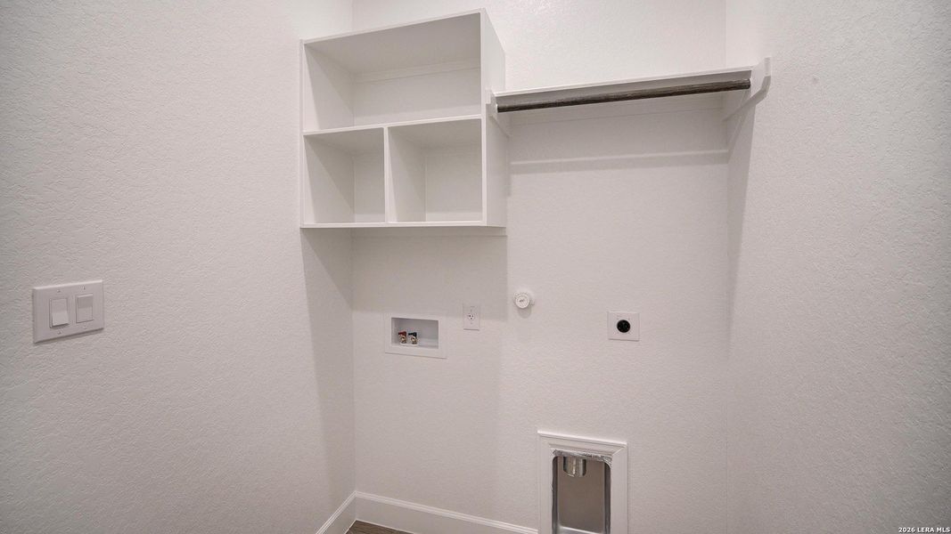 Spacious, unfurnished interior of a new home in Alsatian Oaks, Castroville (Image 19).