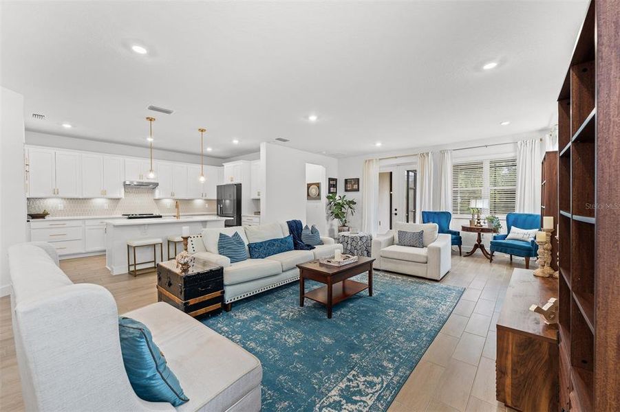 Furnished interior view inside a new home in , Clermont (Image 34).