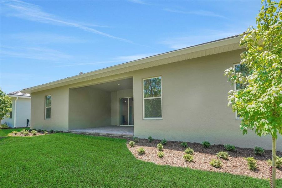 Exterior details and patio area of a home in Palms at Windermere, Windermere (Image 26).