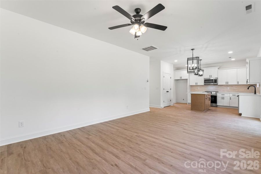 Spacious, unfurnished interior of a new home in , Harrisburg (Image 20).