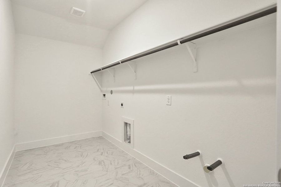 Spacious, unfurnished interior of a new home in Kinder Ranch 70's, San Antonio (Image 20). Spacious, unfurnished interior of a new home in Kinder Ranch 70's, San Antonio (Image 20).