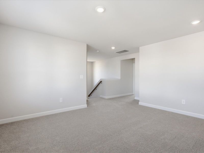 Spacious, unfurnished interior of a new home in Wexford Park, Fountain Inn (Image 13).