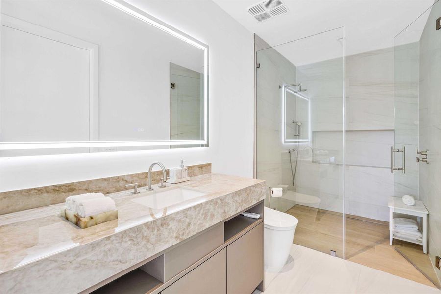 Guest Bathroom 3