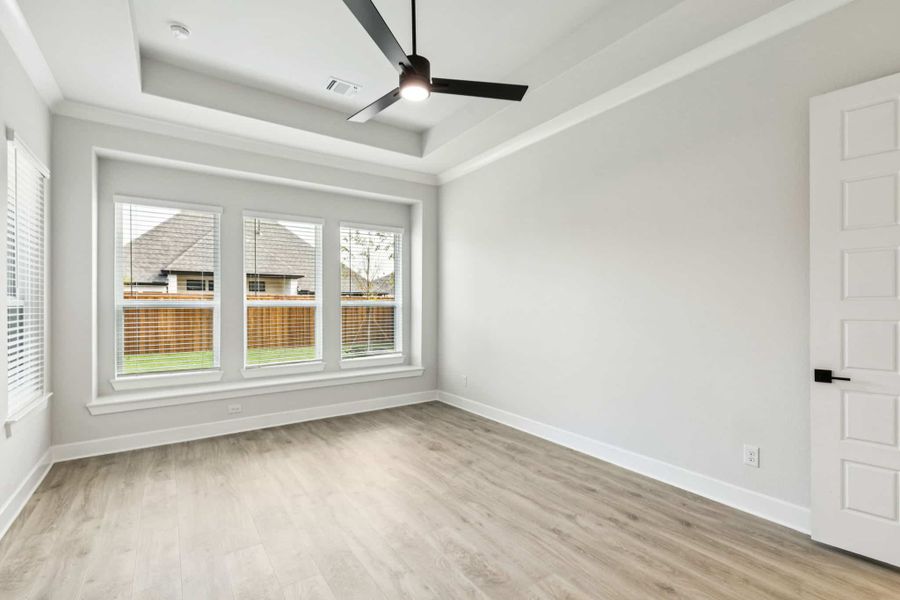 Spacious, unfurnished interior of a new home in Trinity Falls, McKinney (Image 11).