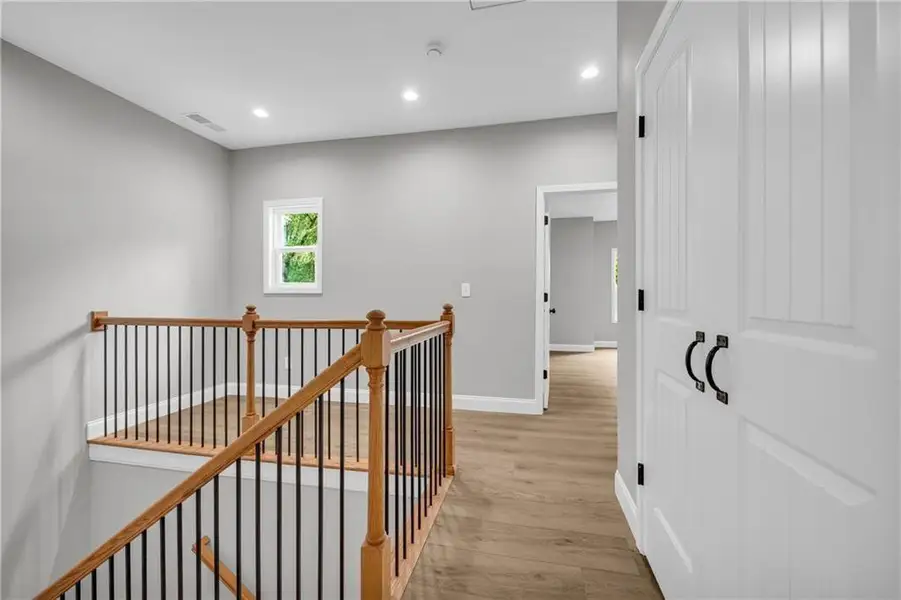 Spacious, unfurnished interior of a new home in , Franklin Springs (Image 33).