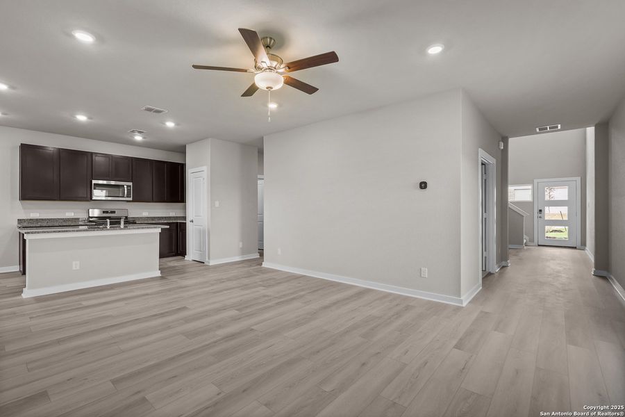 Spacious, unfurnished interior of a new home in Garden Grove, Schertz (Image 25).