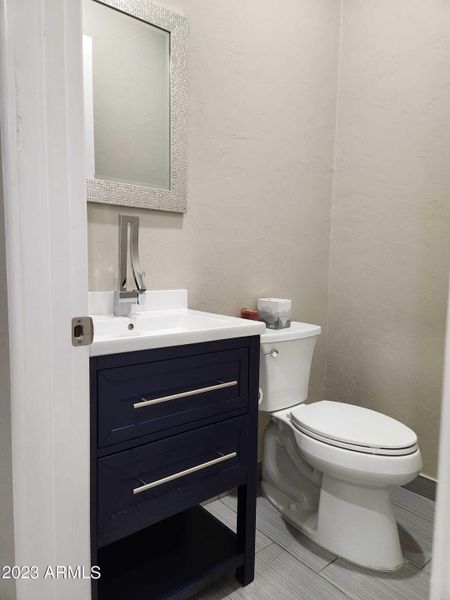 2906 Acacia guest bathroom 2