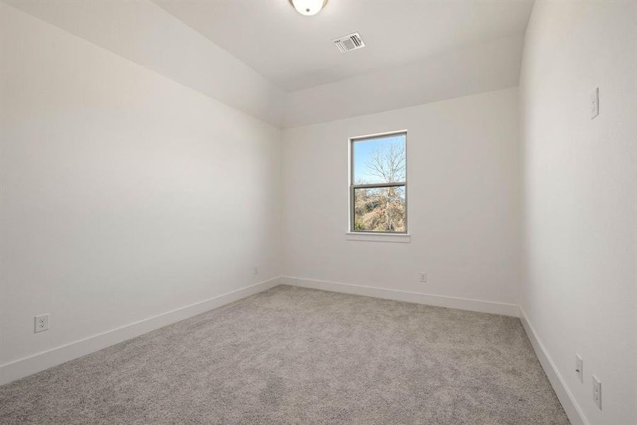 Spacious, unfurnished interior of a new home in Saddleback Estates, Boyd (Image 16).