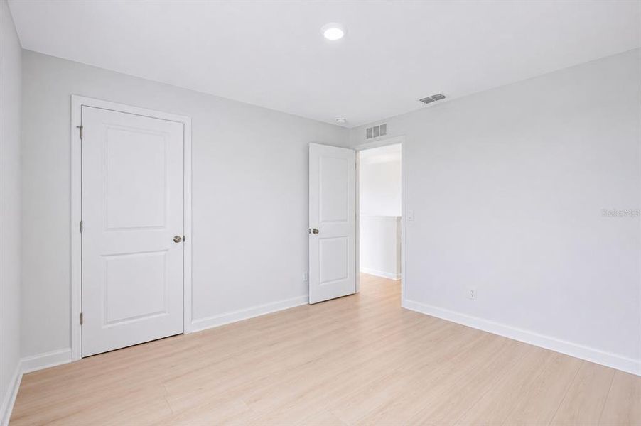 Spacious, unfurnished interior of a new home in , Tampa (Image 22).