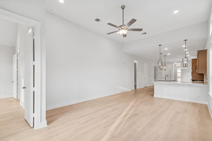 Spacious, unfurnished interior of a new home in The Highlands 40', Porter (Image 14). Spacious, unfurnished interior of a new home in The Highlands 40', Porter (Image 14).