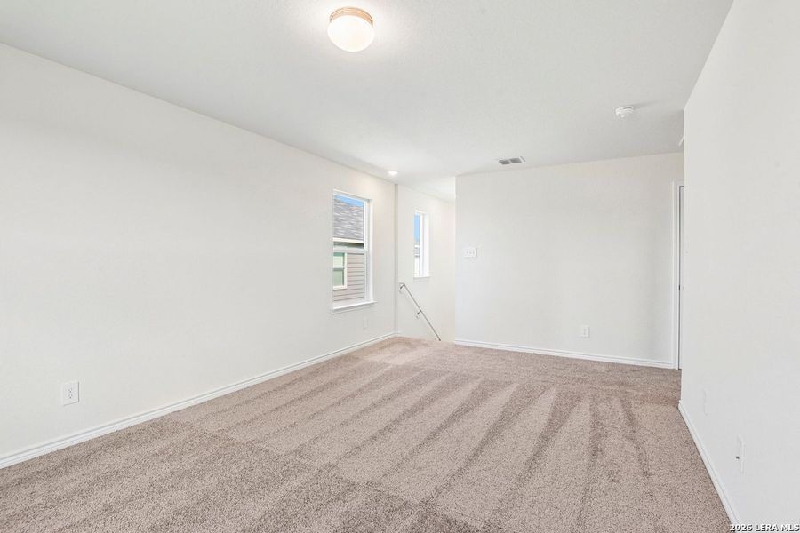 Spacious, unfurnished interior of a new home in Woodside Farms, Seguin (Image 33).
