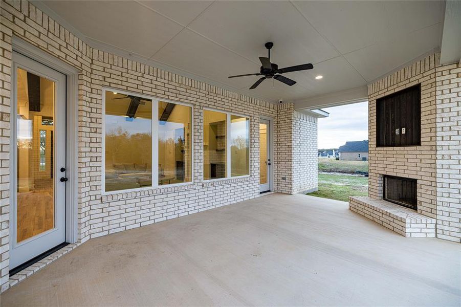 Exterior details and patio area of a home in Vintage Oaks, Weatherford (Image 4).