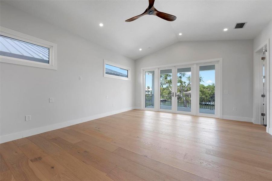 Spacious, unfurnished interior of a new home in , Sarasota (Image 54).