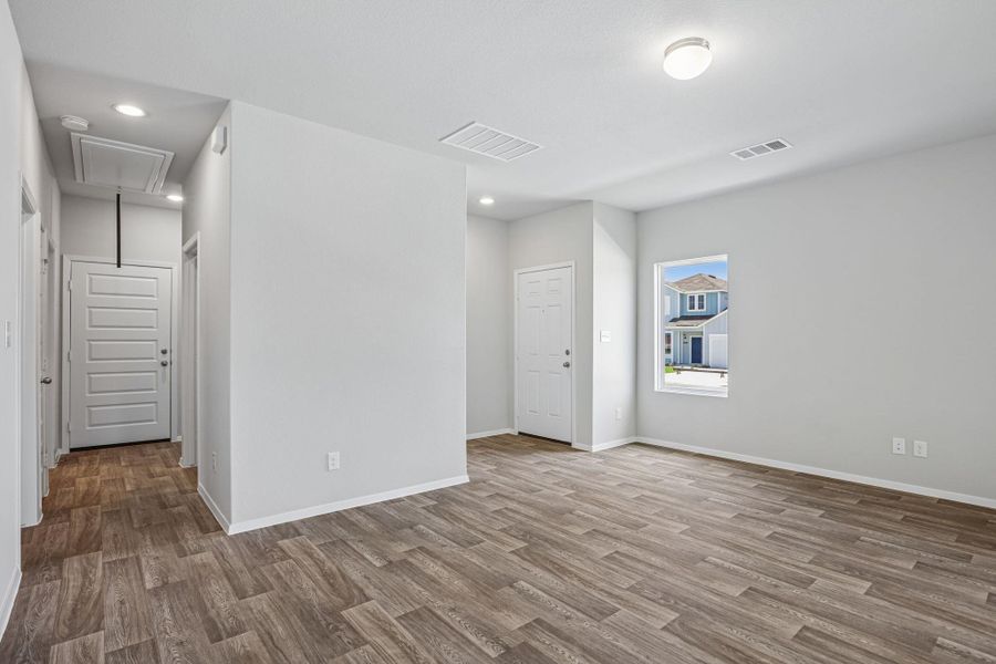 Spacious, unfurnished interior of a new home in Edgebrooke, Pflugerville (Image 19).