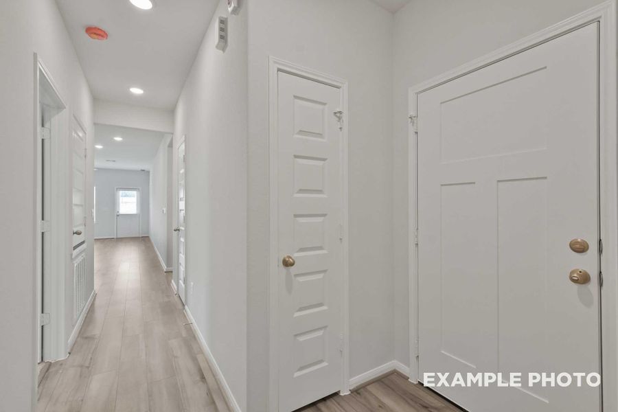 Spacious, unfurnished interior of a new home in Spring Branch Crossing, Conroe (Image 14).