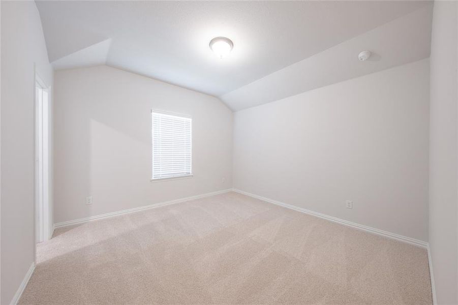 Spacious, unfurnished interior of a new home in Lake Pointe: Lake Pointe at Paloma Creek, Little Elm (Image 12).