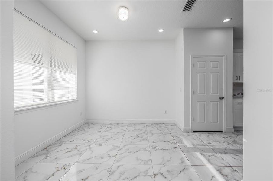 Spacious, unfurnished interior of a new home in , Tampa (Image 22).