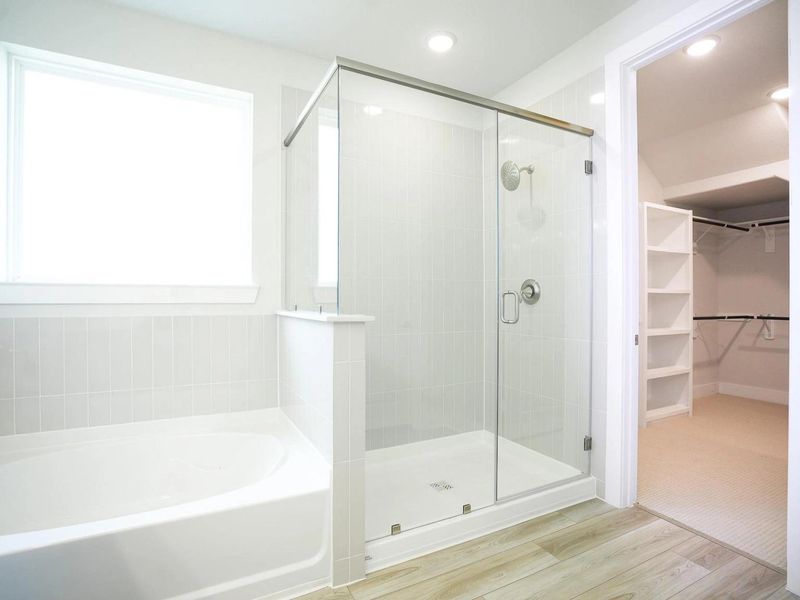 Spacious, unfurnished interior of a new home in Lago Mar, Texas City (Image 11).