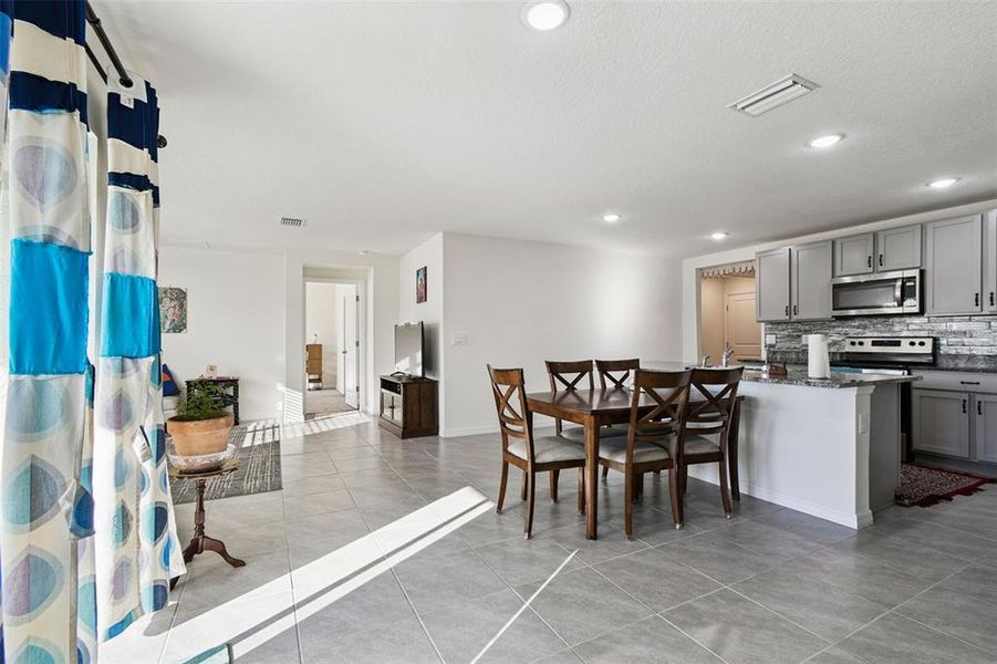 Furnished interior view inside a new home in River Park, Temple Terrace (Image 36).