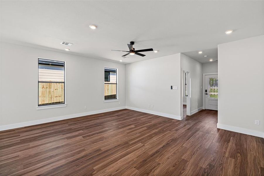 Spacious, unfurnished interior of a new home in , Granbury (Image 25).