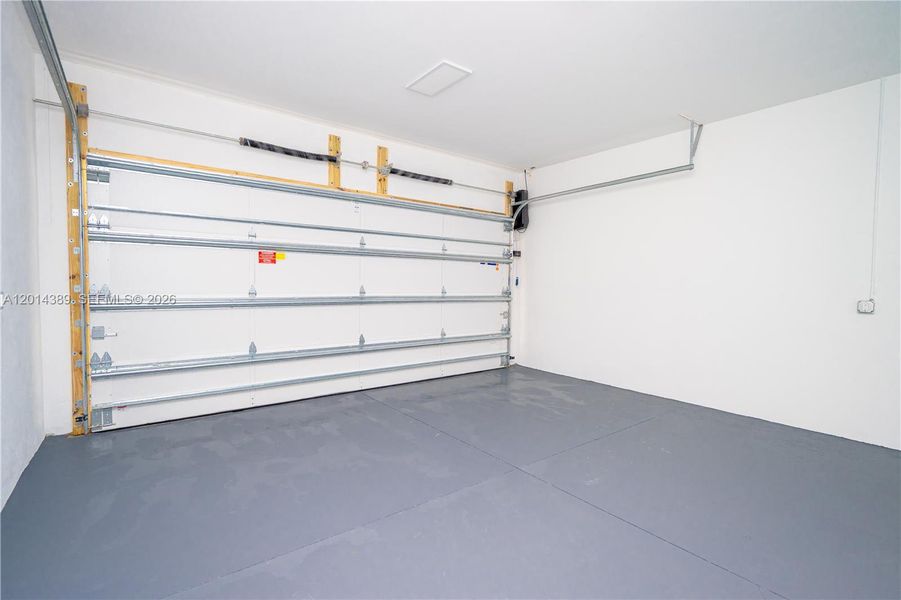 Spacious, unfurnished interior of a new home in , Doral (Image 53).