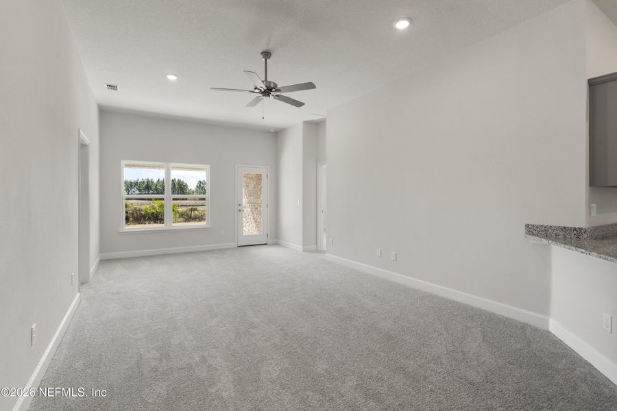 Spacious, unfurnished interior of a new home in , Green Cove Springs (Image 13).