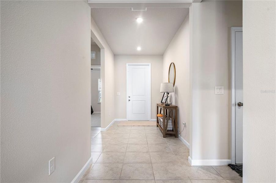 Spacious, unfurnished interior of a new home in , Daytona Beach (Image 20).