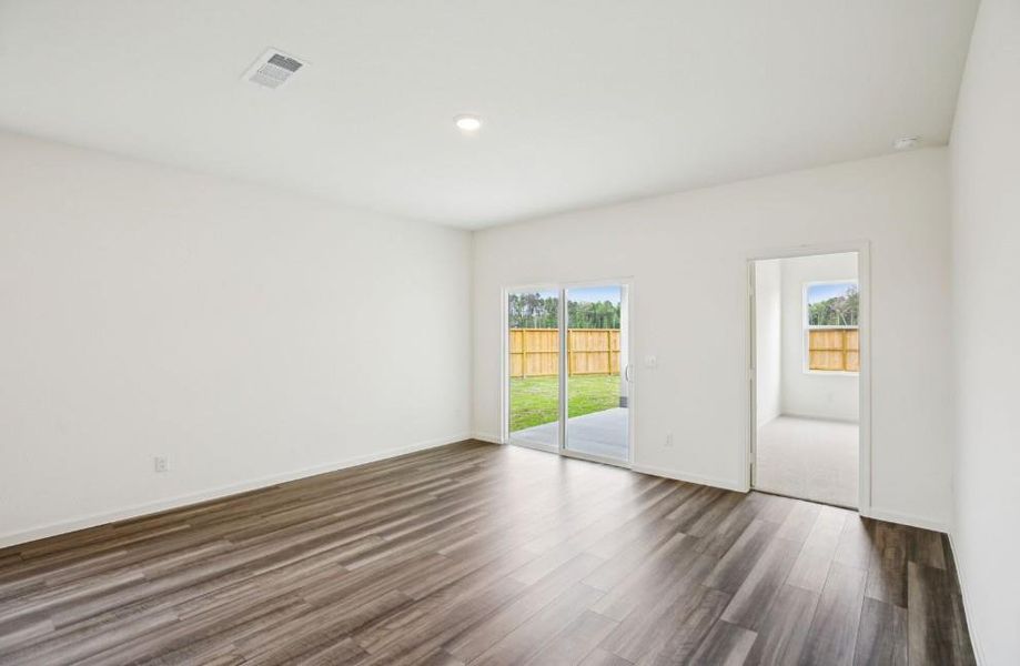 Spacious, unfurnished interior of a new home in Castlewood South, Taylor (Image 7).