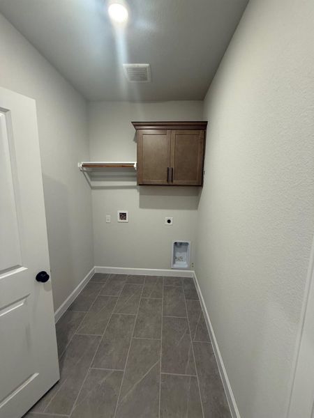 Spacious, unfurnished interior of a new home in Wellborn Settlement, College Station (Image 9).