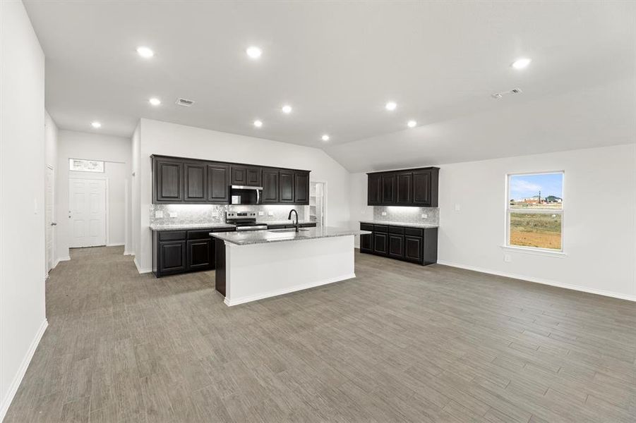 13. 7816 Kingfisher - Dining (2)