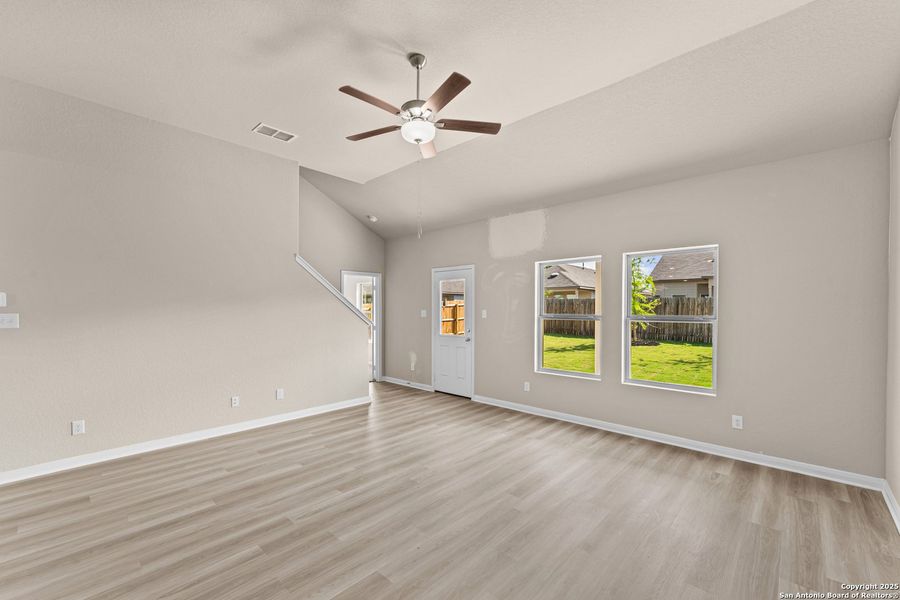 Spacious, unfurnished interior of a new home in Blue Ridge Ranch, San Antonio (Image 19).