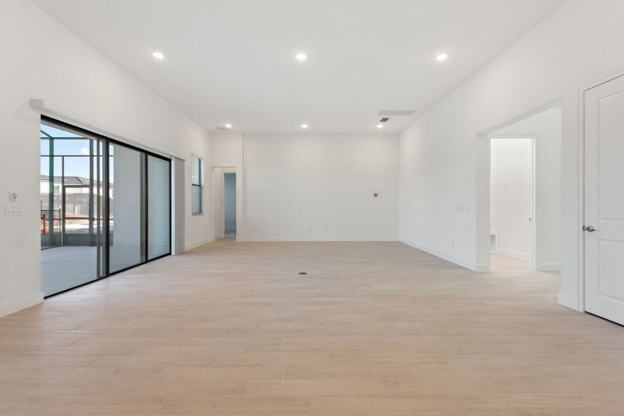 Representative unfurnished interior of a home built from the Oceanside by Park Square Residential in Paradiso Grande, Orlando (Image 18).