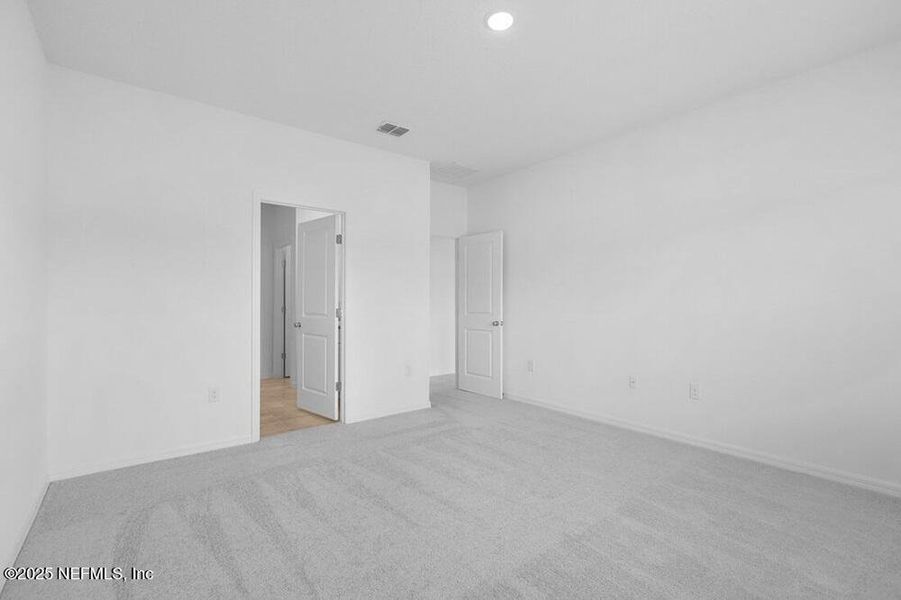 Spacious, unfurnished interior of a new home in Coopers Meadow, Jacksonville (Image 11).
