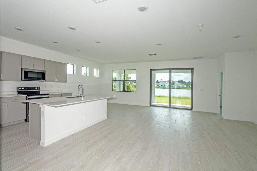 Spacious, unfurnished interior of a new home in , Stuart (Image 12).